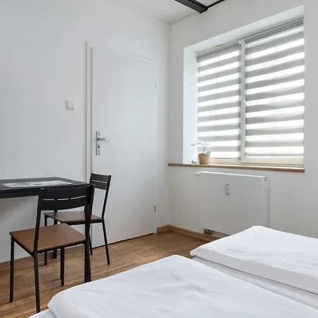 Dom wakacyjny Lana 6 Bedrooms With Parking And Terrace Near The In By Renters