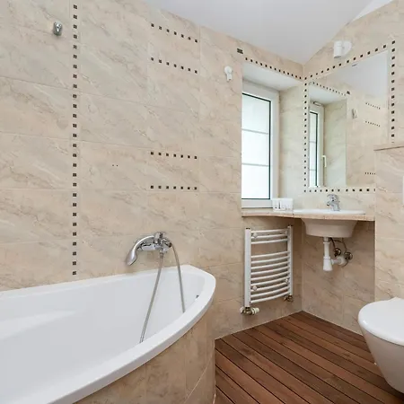 Lana 6 Bedrooms With Parking And Terrace Near The In By Renters Dom wakacyjny