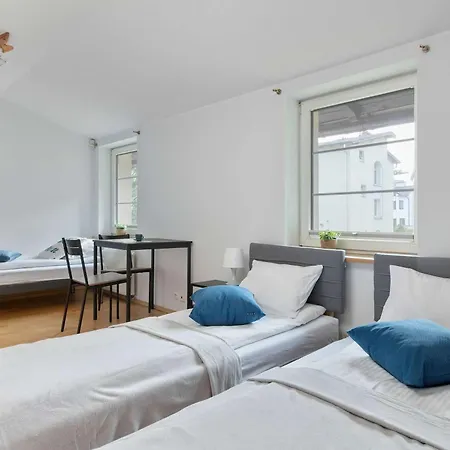 Dom wakacyjny Lana 6 Bedrooms With Parking And Terrace Near The In By Renters
