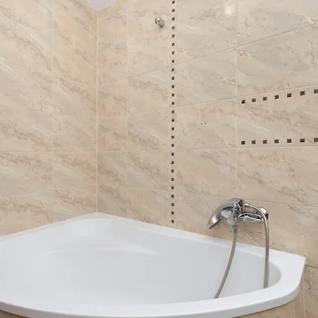 Lana 6 Bedrooms With Parking And Terrace Near The In By Renters Dom wakacyjny *
