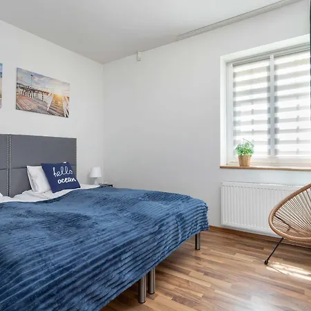 Dom wakacyjny Lana 6 Bedrooms With Parking And Terrace Near The In By Renters