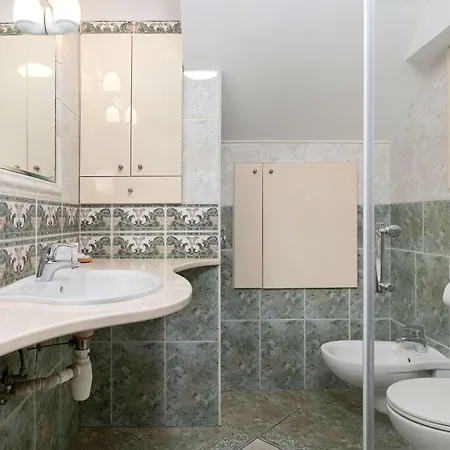 Lana 6 Bedrooms With Parking And Terrace Near The In By Renters *