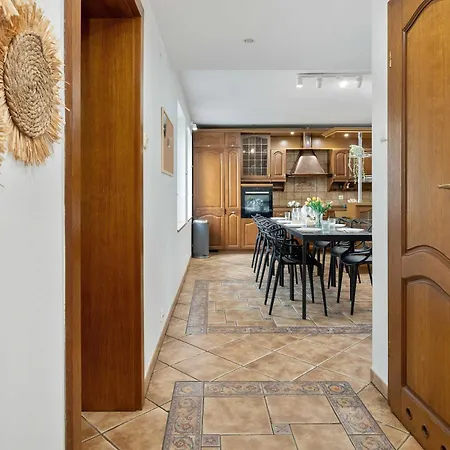 Lana 6 Bedrooms With Parking And Terrace Near The In By Renters