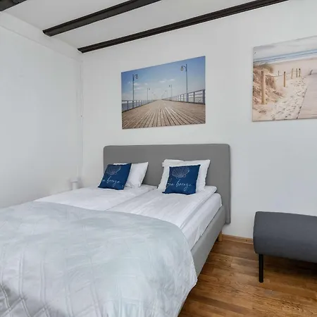 Lana 6 Bedrooms With Parking And Terrace Near The In By Renters Holiday home *