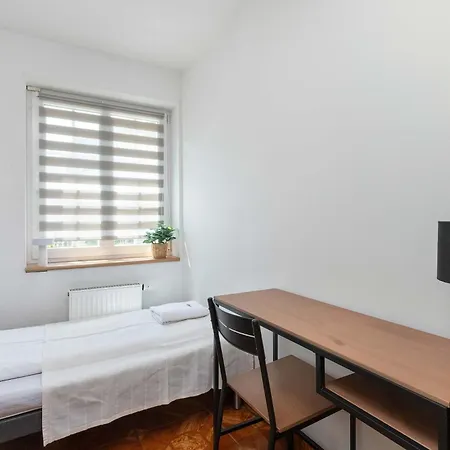 Dom wakacyjny Lana 6 Bedrooms With Parking And Terrace Near The In By Renters Sopot