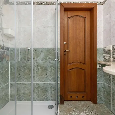 Lana 6 Bedrooms With Parking And Terrace Near The In By Renters Holiday home