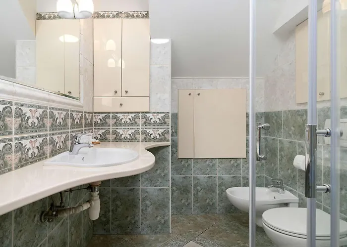 Lana 6 Bedrooms With Parking And Terrace Near The In By Renters *