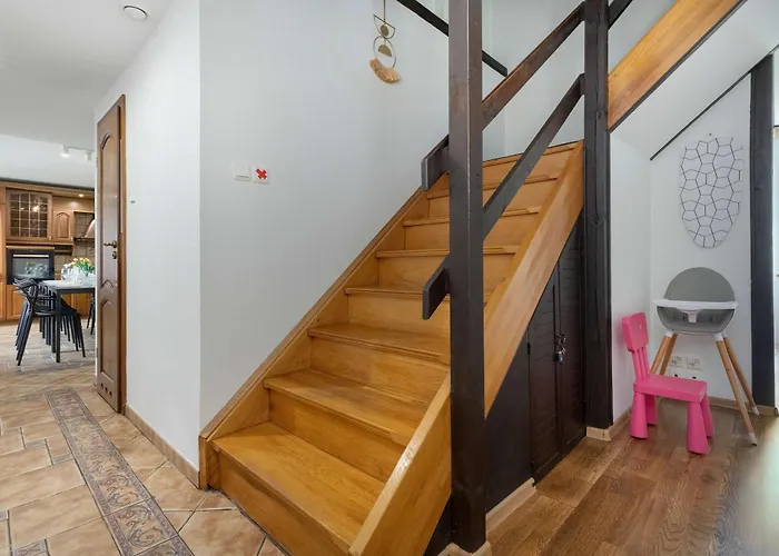 Ferienhaus Lana 6 Bedrooms With Parking And Terrace Near The In By Renters