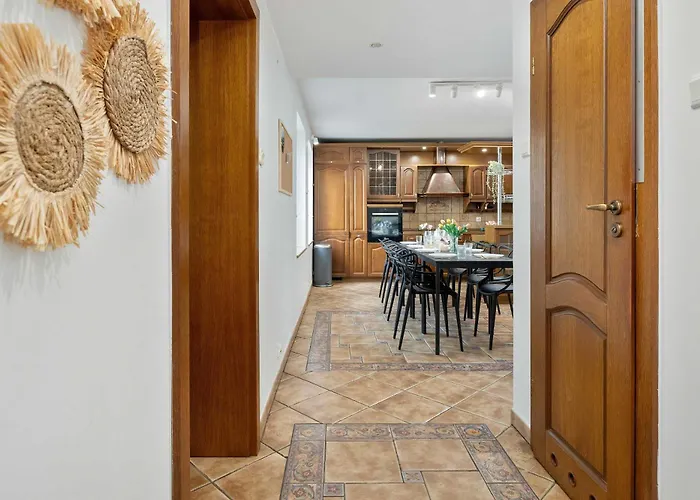 Lana 6 Bedrooms With Parking And Terrace Near The In By Renters